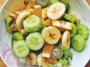 装盘，美味沙拉做好啦