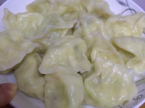 7.	煮几分钟左右水饺熟，出锅