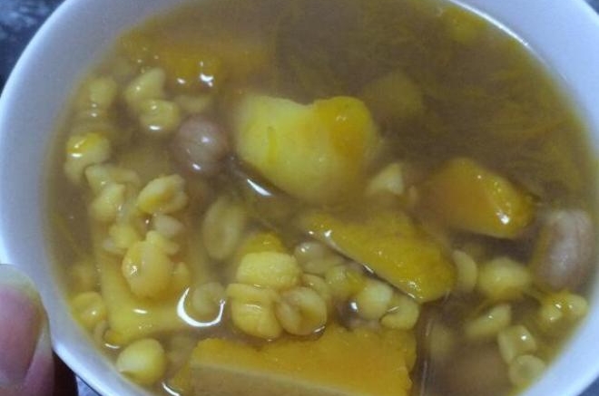 玉米渣南瓜粥