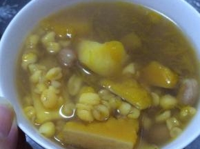 5.	熬制熟电饭煲自动保温，盛出即可。