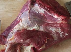 买回来的鲜牛肉切小块