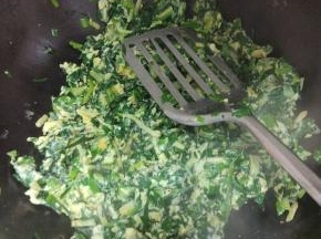 蛋液凝固，成块