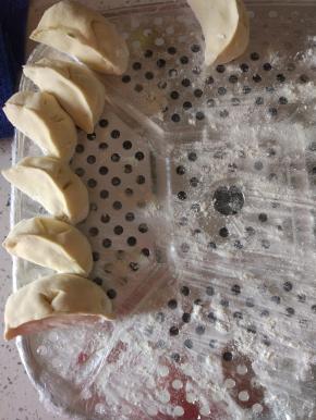 准备水饺适量