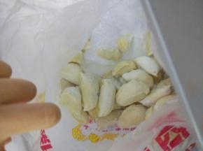 准备水饺适量，家里的是提前包好，冻在冷冻室的
