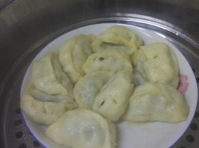 素馅，肉馅不同，蒸十五道二十分钟，待水饺外皮鼓起来即可