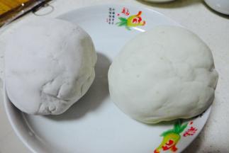 500g芋头加入250g木薯淀粉，即2:1；500g紫薯加入250g木薯淀粉