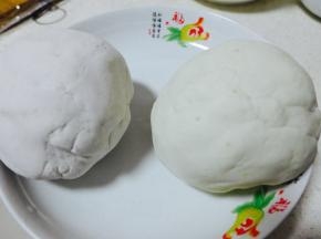 500g芋头加入250g木薯淀粉，即2:1；500g紫薯加入250g木薯淀粉