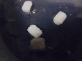 搓成条状，切块即可