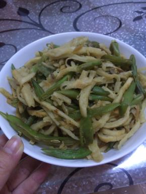 6.	翻炒均匀。出锅。