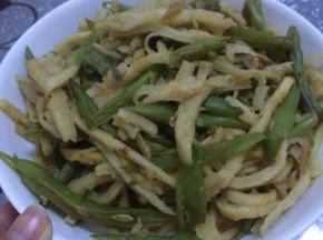 6.	翻炒均匀。出锅。
