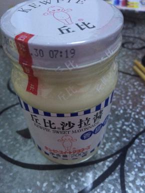 3.	准备好沙拉酱。（沙拉酱是提前买好的）