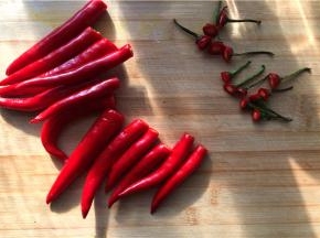 把辣椒的头去掉