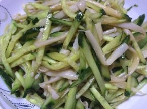 5.	加入相关的调料，搅拌均匀即可。