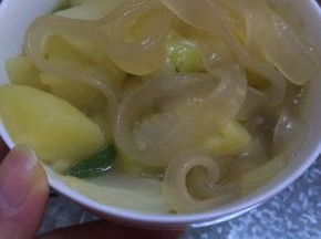 6.	炖到土豆熟即可。