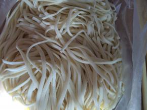 1.	准备好面条。