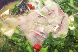 水再煮开后，放入鱼片，发现鱼片变色后，马上关火