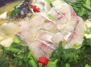 水再煮开后，放入鱼片，发现鱼片变色后，马上关火