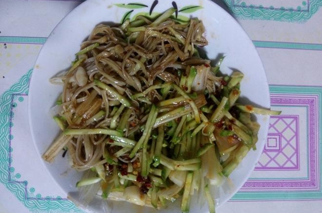 黄瓜拌金针菇