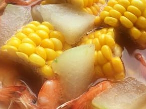 等虾变色后再煮2-3分钟，放入一勺盐，装盘