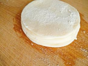 一层一层刷油然后摞在一起。