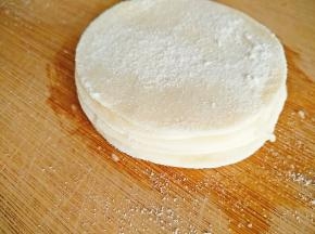 一层一层刷油然后摞在一起。