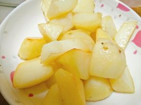 低温炸可以使土豆内部熟外部不焦，炸软土豆即可