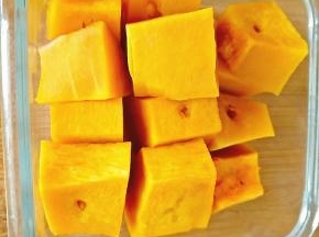 放入微波炉，筷子能扎透就行