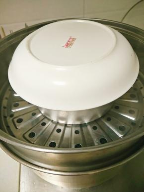 放入锅中中小火蒸