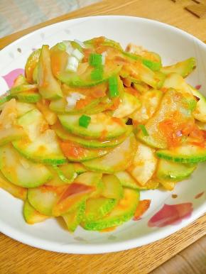 番瓜比较好熟，所以炒匀和抄软即可出锅