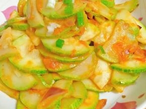 番瓜比较好熟，所以炒匀和抄软即可出锅