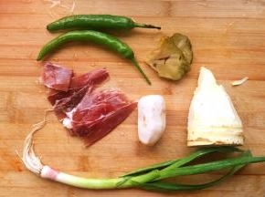 将各式主料洗净