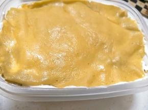 一层奶油一层饼皮铺好即可