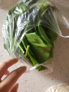 青菜叶子适量清洗干净