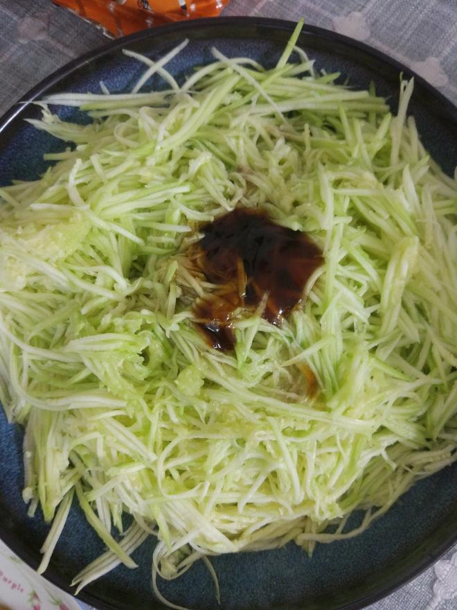 吃饱饱减肥餐77、凉拌西葫芦