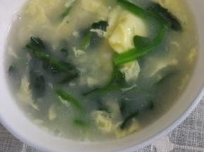 鸡蛋成型之后放入适量的盐即可出锅