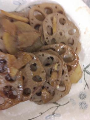 带材料用筷子夹一下变软后，大火收干水分即可