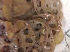 带材料用筷子夹一下变软后，大火收干水分即可