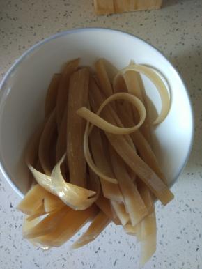 宽粉适量，提前用水泡软