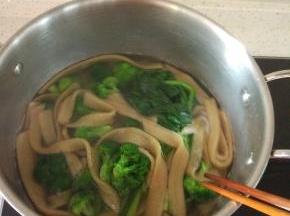 放入准备好的青菜