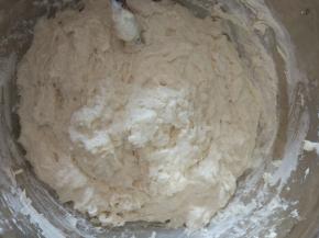 面粉适量加水活着光滑的面团