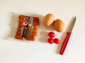 鸡蛋煮熟，准备好其他原材料，就可以开始啦！