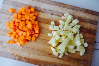 土豆、胡萝卜切块