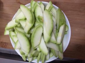 西胡清洗干净切成块状