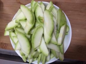 西胡清洗干净切成块状