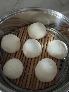 做成馒头之后放入锅内，醒二十分钟