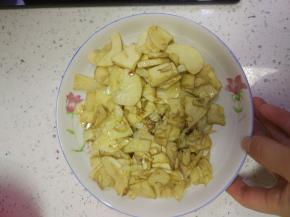 大火快炒三五分钟即可