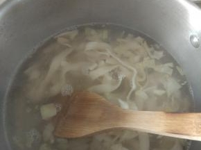 水烧开，放入面条