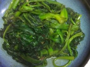 菠菜稍微炒软即可