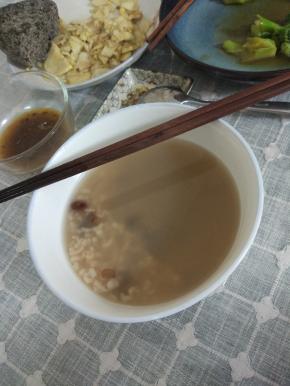 大火烧开，转小火二十-三十分钟，豆子煮软即可