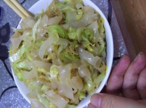 翻炒一分钟左右即可出锅